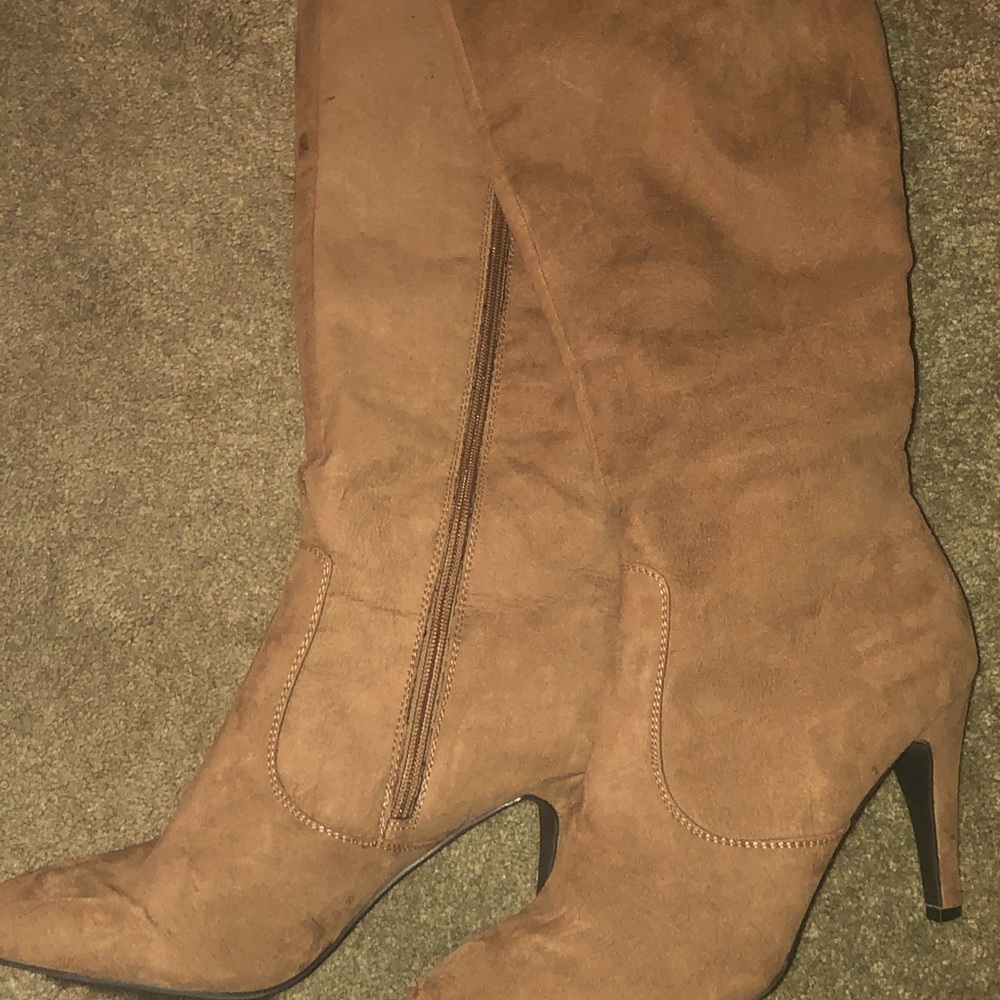 Forever 21 size 9 heeled boots barely worn